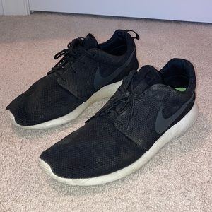 Used Nike Roshe run shoes